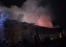 Pożar stajni w gminie Włocławek. Ranny rolnik trafił do szpitala [foto]
