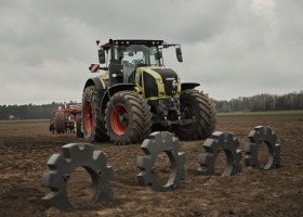 Polscy rolnicy podjęli próbę pokonania sztucznej inteligencji w Ciągniku Roku 2021