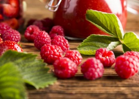 Kosmetyki naturalne z czerwonych owoców - domowe receptury!