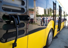 Ekologiczne autobusy zawiozą dzieci do szkół