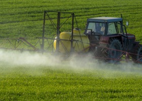 Objawy zatrucia pestycydami przy pracy w rolnictwie - pierwsza pomoc