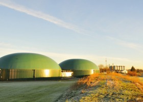 Jaki wpływ na środowisko mają biogazownie rolnicze?