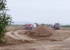 Jak przewozić buraki, by nie niszczyć lokalnych dróg?