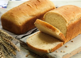 Nie wyrzucaj chleba! Podpowiadamy, jak go wykorzystać