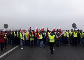 Rolnicy protestują na A2 – minister rolnictwa przyjechał na miejsce