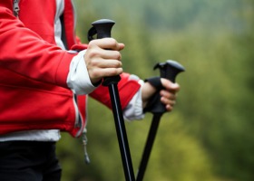 Nordic walking – dlaczego warto "chodzić z kijkami"?