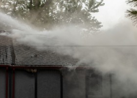 Pożar budynku rolniczego - jak zlikwidować szkodę?