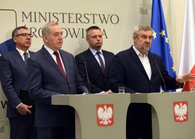 Ministerstwo środowiska dopłaci do usuwania folii, azbestu oraz wapnowania gleb