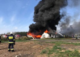 Ogromny pożar ferm drobiu - spłonęło 36 tys. kurcząt