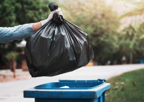 UOKiK sprawdził, jak i dlaczego drożeją śmieci