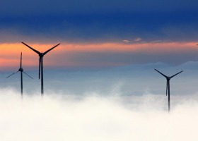 Energia grawitacyjna wody, energia słoneczna, biopaliwa, czyli najpopularniejsze źródła OZE