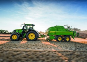 John Deere z nowymi dużymi prasami kostkującymi