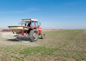 Jak stosować nawozy organiczne i mineralne?