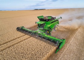 Nowy kombajn John Deere serii X9 nagrodzony na targach Agritechnica w Hanowerze