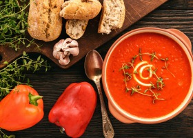 Zupa krem z czerwonej papryki - przepis na rozgrzewający posiłek!