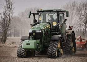 John Deere podsumowuje pokazy demo nowego ciągnika 8RX