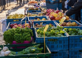 Jak i gdzie kupujemy warzywa i owoce?
