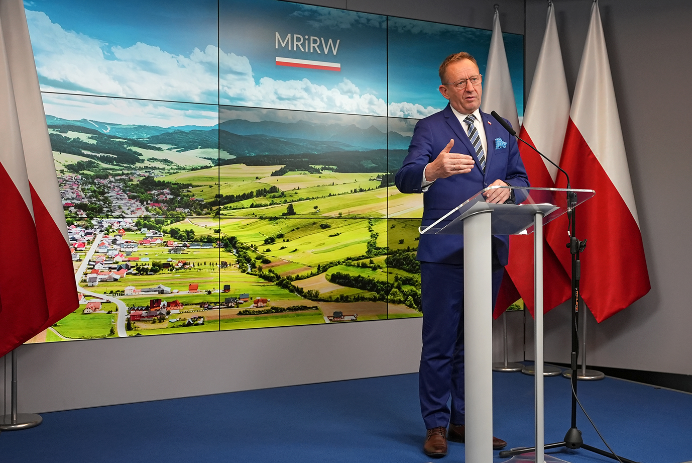 minister rolnictwa robert telus