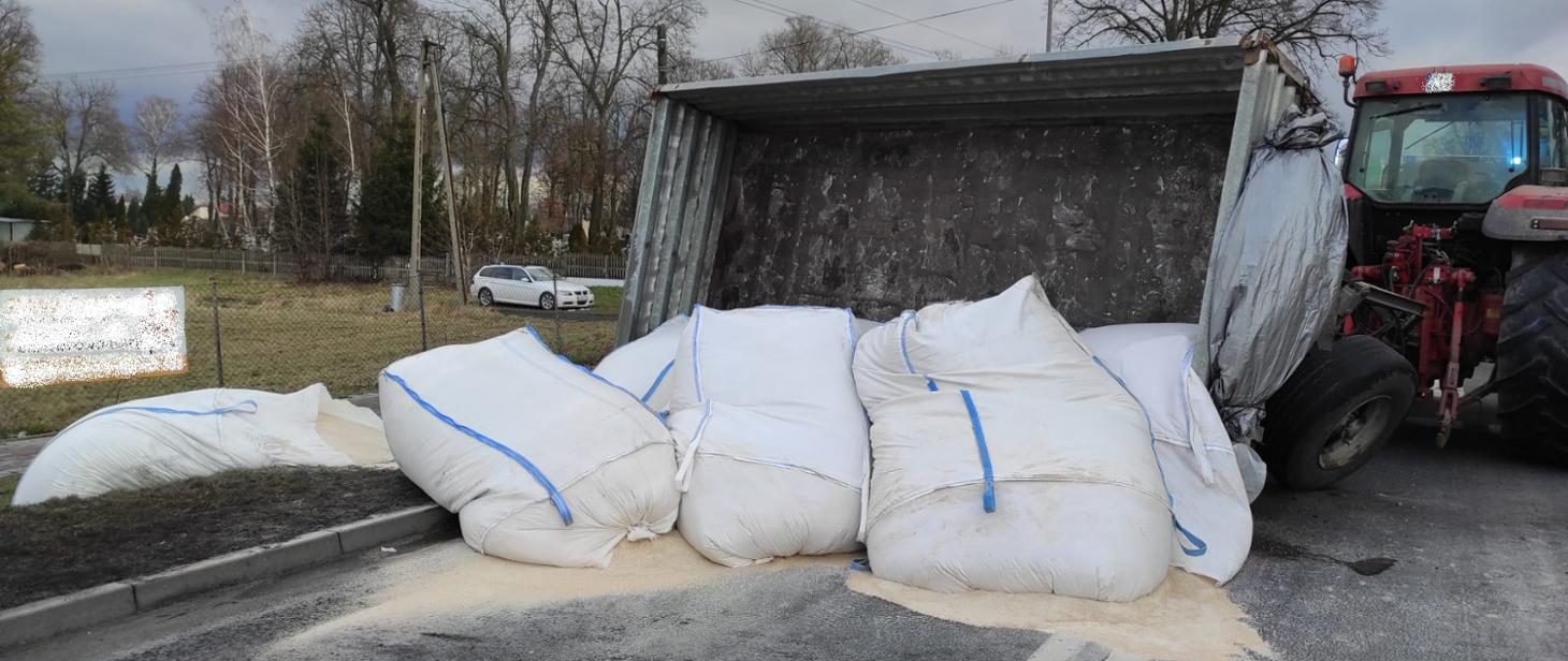 pasza na drodze wypadek rolniczy