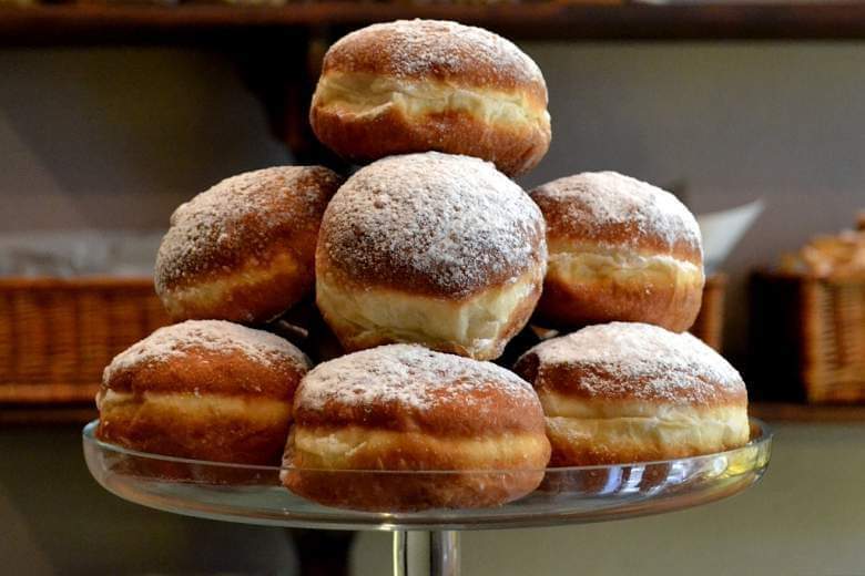 pączki z nadzieniem z wędzonej śliwki