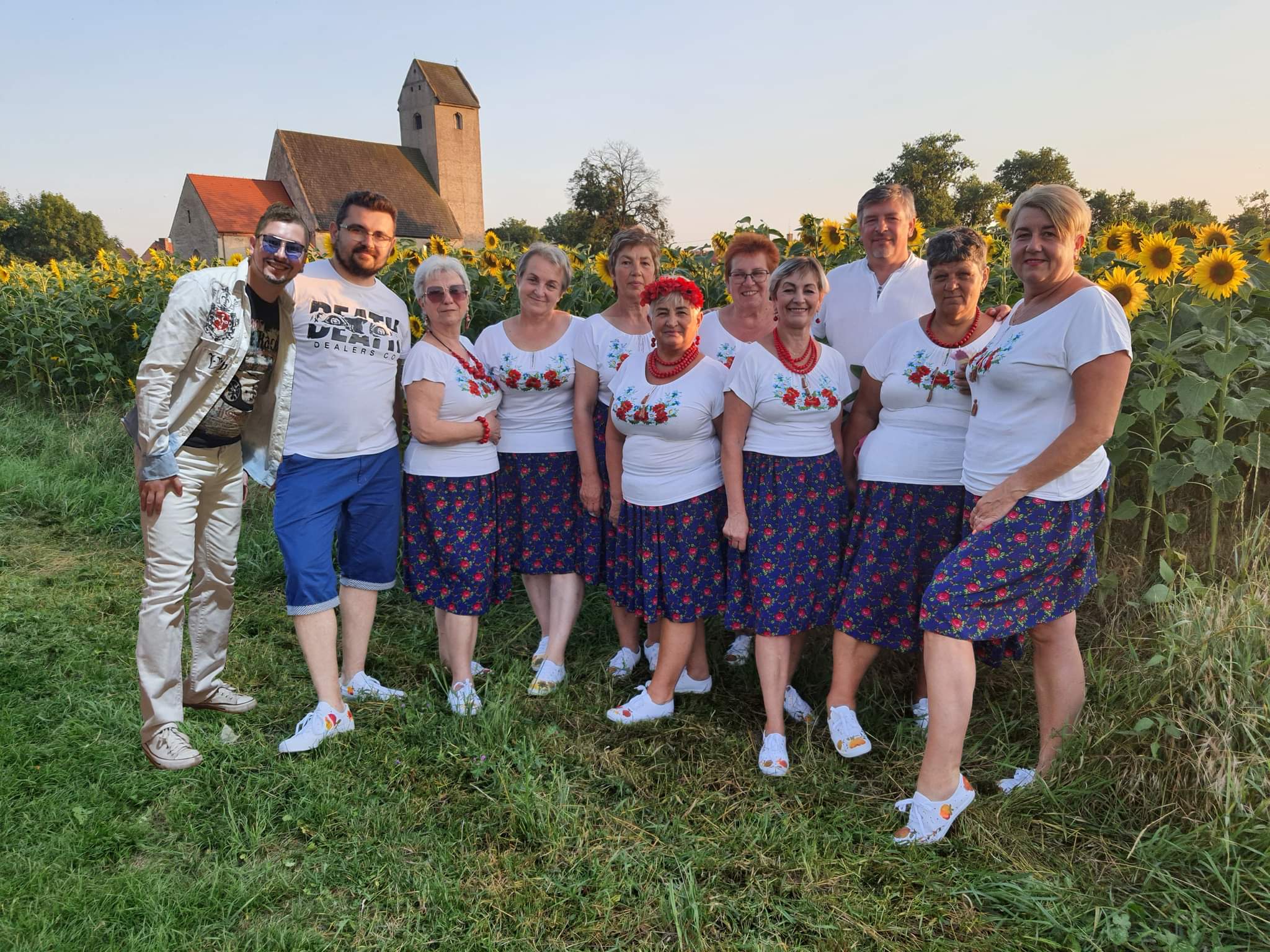 koło gospodyń wiejskich z wiadrowa