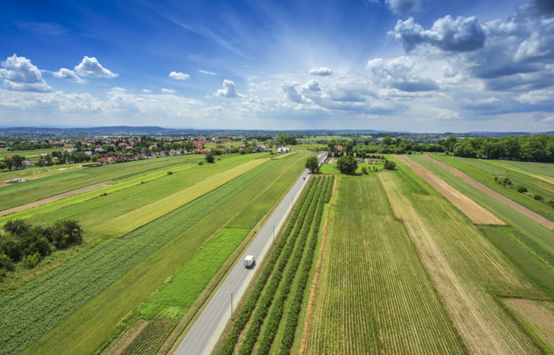 użyczenie ziemi rolnikom